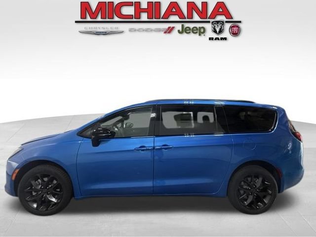 New 2027 Chrysler Pacifica Select AWD/4WD image 1