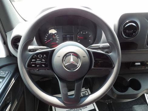 Used 2023 Mercedes-Benz Sprinter 3500 image 20