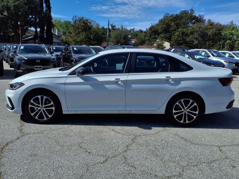 Certified 2025 Volkswagen Jetta Sport image 4