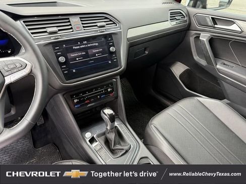 Used 2022 Volkswagen Tiguan SE image 19