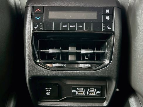 Used 2023 Jeep Grand Cherokee L Limited w/ Luxury Tech Group II AWD/4WD image 27