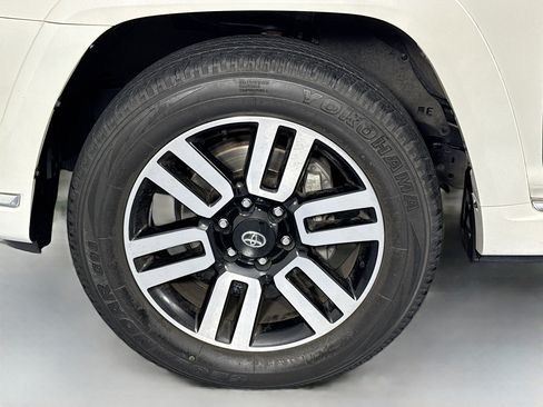 Used 2023 Toyota 4Runner Limited AWD/4WD image 31