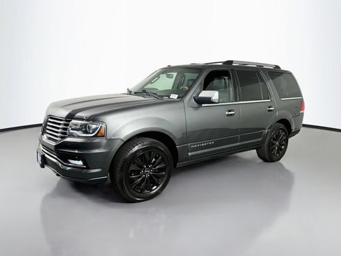 Used 2015 Lincoln Navigator 4WD image 3