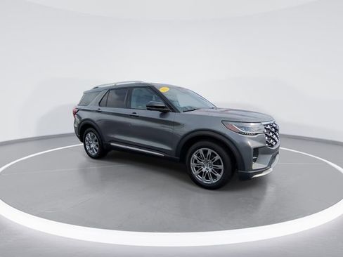 Used 2025 Ford Explorer Platinum RWD image 2