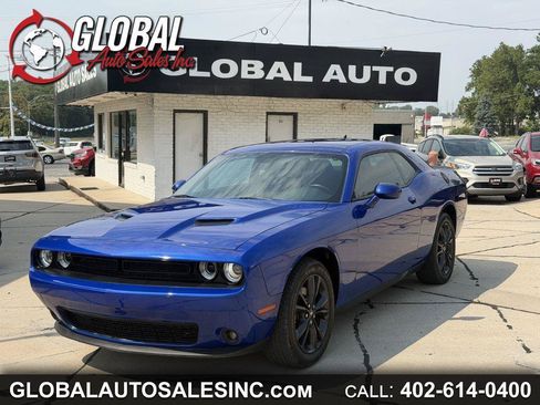Used 2022 Dodge Challenger SXT w/ Driver Convenience Group AWD/4WD image 1