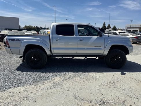 Used 2013 Toyota Tacoma 4x4 Double Cab w/ TRD Off-Road Pkg image 4