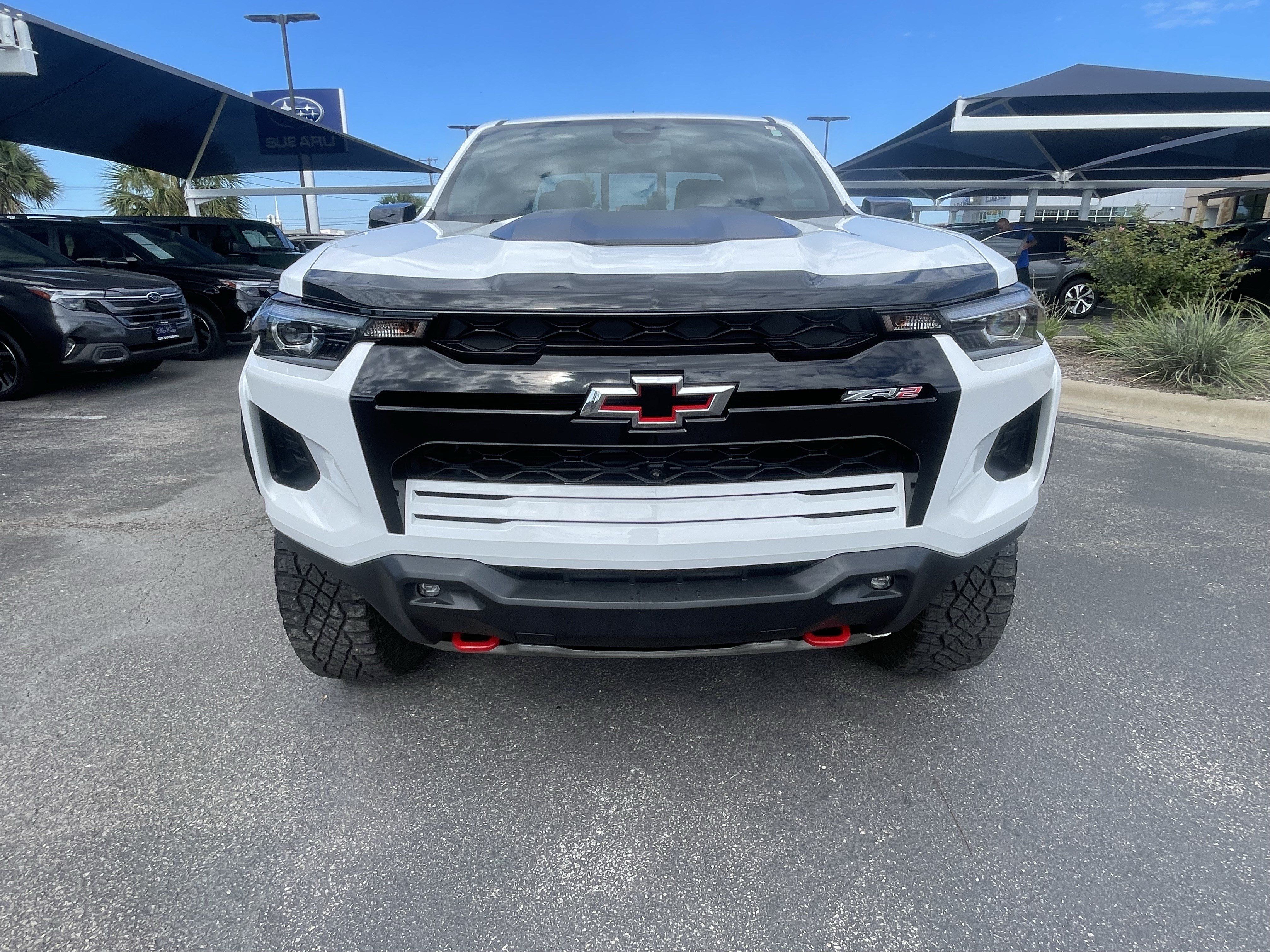 Used 2024 Chevrolet Colorado ZR2 w/ ZR2 Convenience Package III AWD/4WD image 2