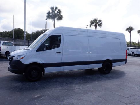 Used 2024 Mercedes-Benz Sprinter 3500 image 2