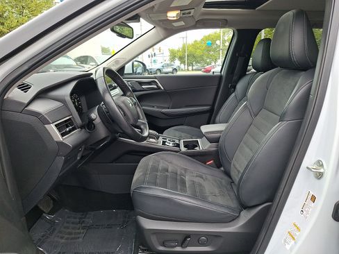 Used 2024 Mitsubishi Outlander SE Black Edition FWD image 12