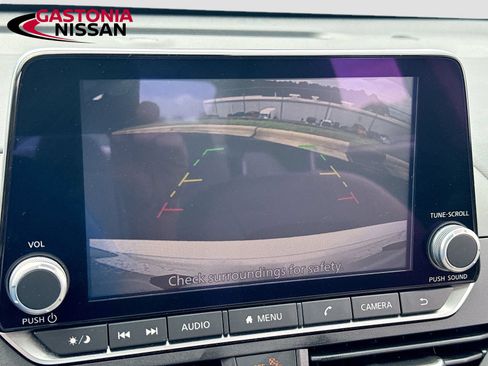 Used 2025 Nissan Altima 2.5 SV FWD image 17