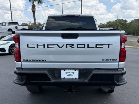 Used 2022 Chevrolet Silverado 2500 Custom w/ Custom Value Package AWD/4WD image 5