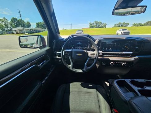 Used 2023 Chevrolet Silverado 1500 LT AWD/4WD image 13