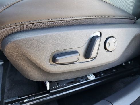 Certified 2024 Kia Niro EX image 11