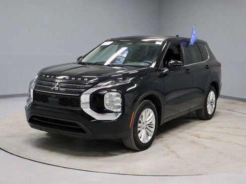 Used 2024 Mitsubishi Outlander ES image 6