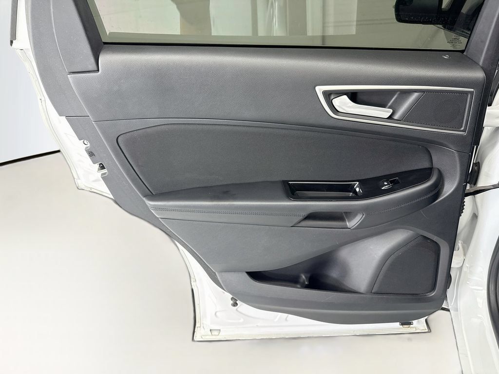 Used 2016 Ford Edge SEL FWD image 24