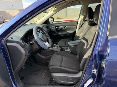 Used 2018 Nissan Rogue SV w/ Premium Package image 10