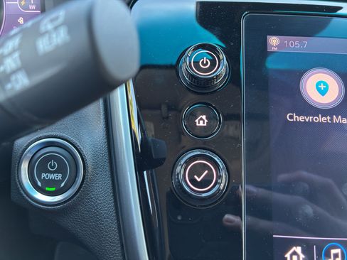 Used 2022 Chevrolet Bolt LT w/ Infotainment Package FWD image 33