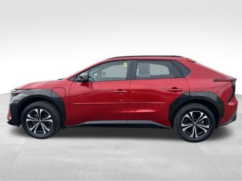 Used 2024 Toyota bZ4X XLE w/ Weather Package image 5