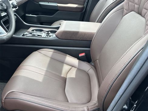 Used 2026 Honda Pilot Elite image 11