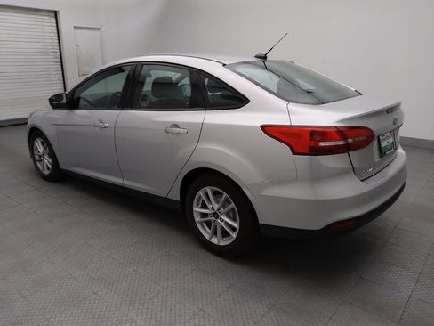 Used 2018 Ford Focus SE FWD image 3