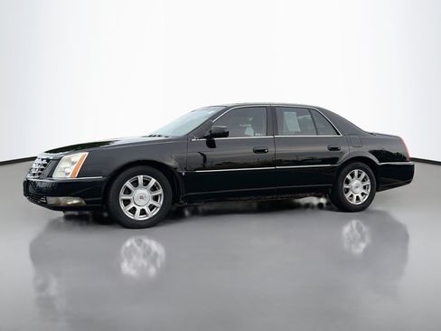 Used 2010 Cadillac DTS FWD image 3