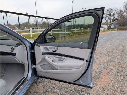 Used 2016 Mercedes-Benz S 550 4MATIC Sedan w/ Premium Package image 11