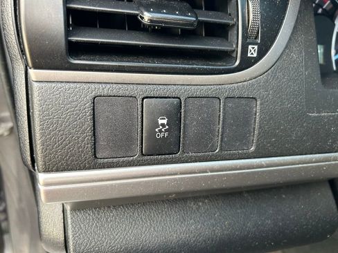 Used 2014 Toyota Camry SE FWD image 19