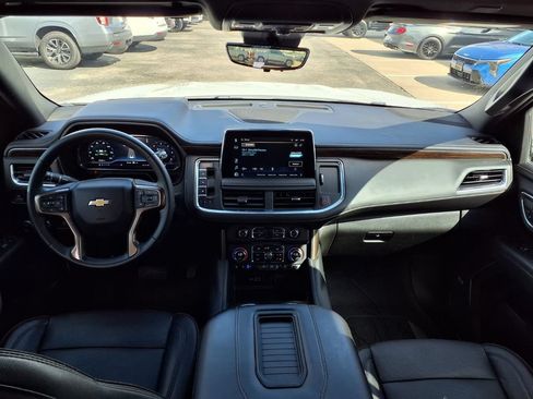 Used 2023 Chevrolet Suburban High Country RWD image 3