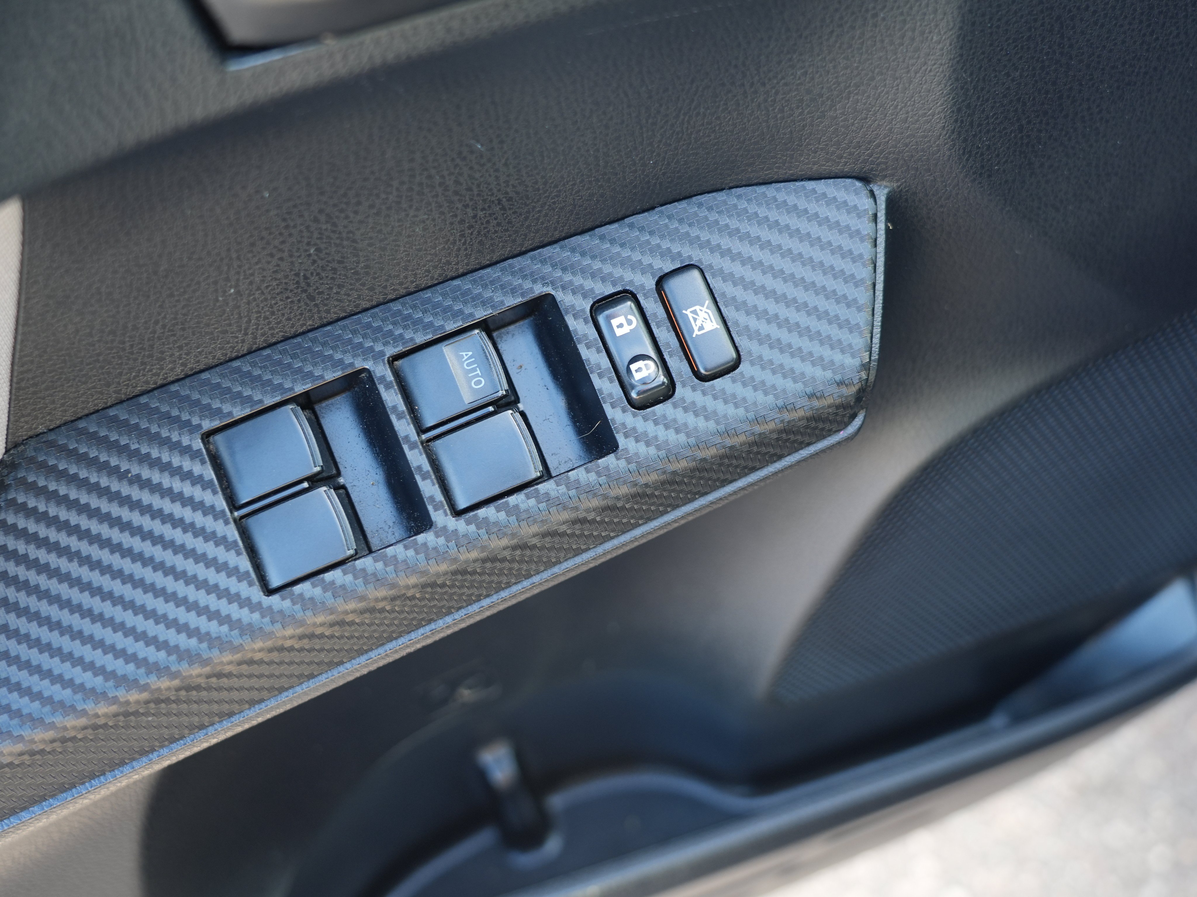 Used 2015 Toyota RAV4 LE AWD/4WD image 16