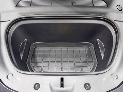 Used 2025 Tesla Model Y Long Range RWD image 24