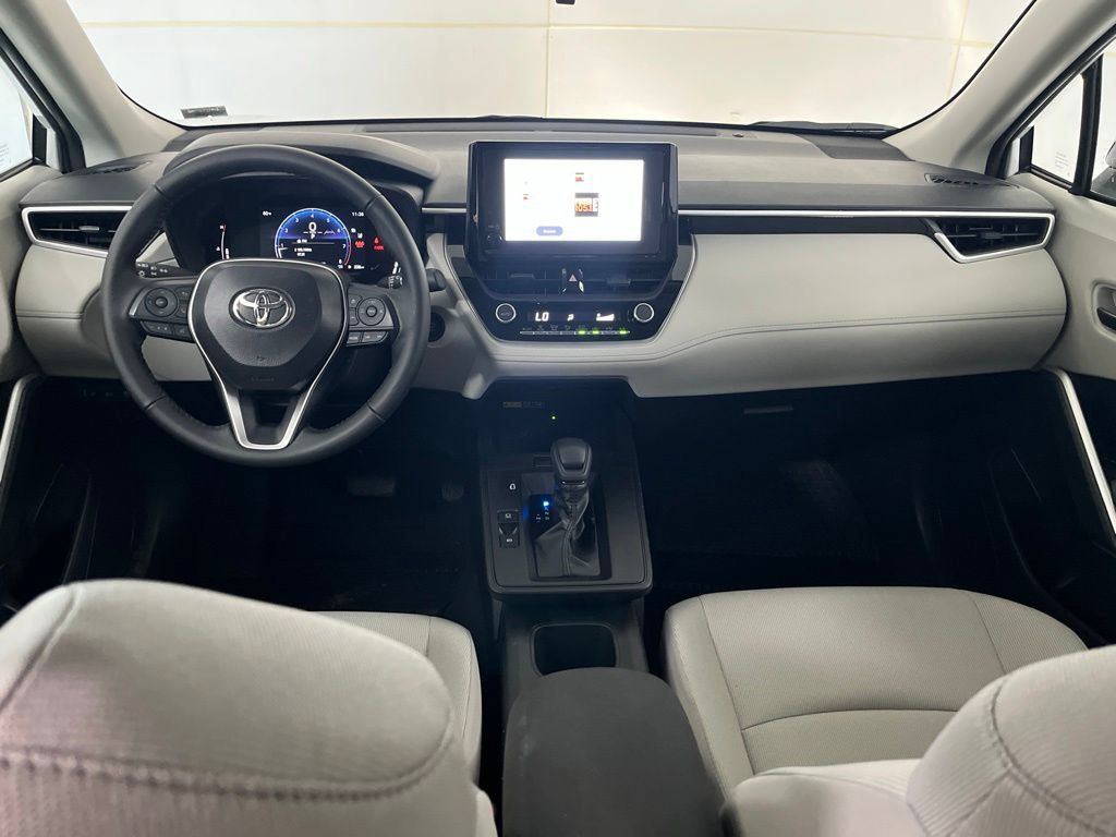 Used 2026 Toyota Corolla Cross LE AWD/4WD image 29