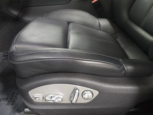 Used 2025 Porsche Macan image 23