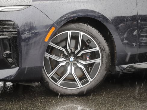 Used 2024 BMW 760i xDrive AWD/4WD image 2