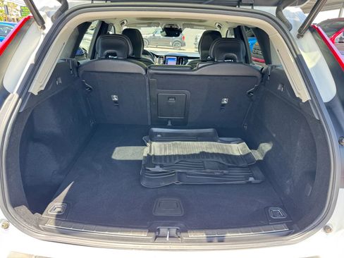 Used 2021 Volvo XC60 T5 Momentum w/ Premium Package FWD image 34