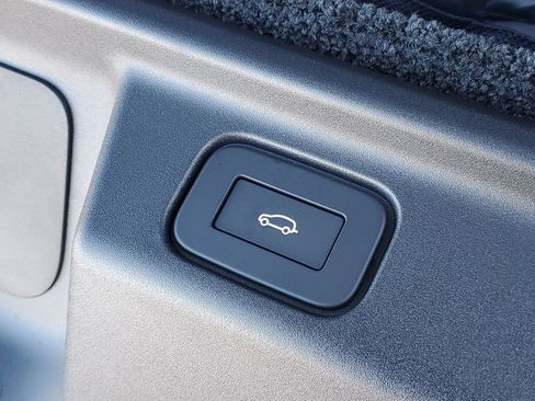 New 2026 Land Rover Range Rover SE image 8