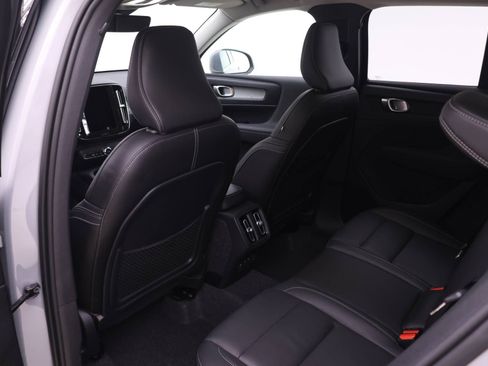 Used 2025 Volvo XC40 B5 Core image 14