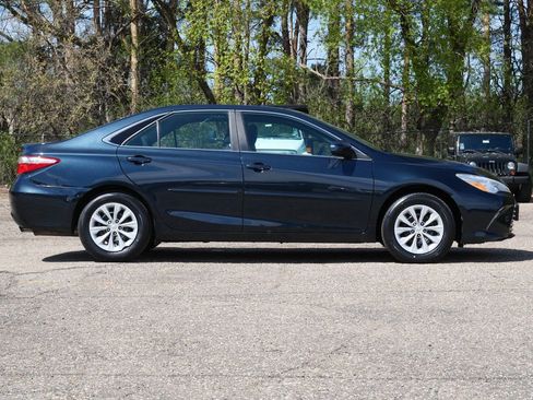 Used 2015 Toyota Camry LE FWD image 2