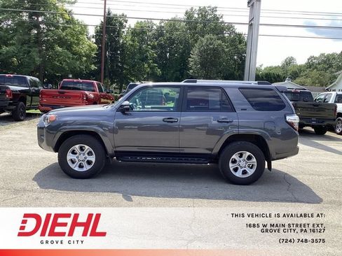 Used 2022 Toyota 4Runner SR5 Premium w/ Moonroof Package AWD/4WD image 4