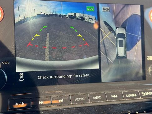 Used 2025 Nissan Pathfinder SL image 23