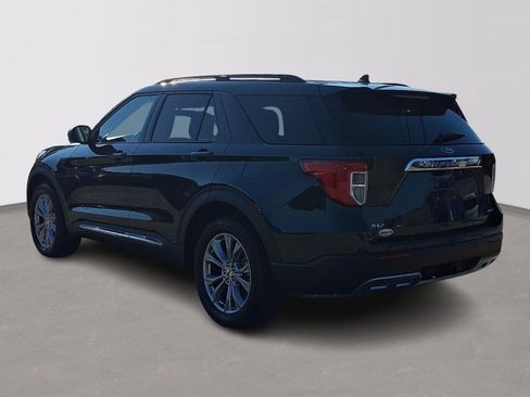 Certified 2023 Ford Explorer XLT w/ Equipment Group 202A AWD/4WD image 4