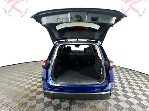 Used 2024 Nissan Rogue SV image 29