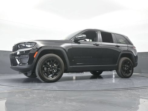 Used 2025 Jeep Grand Cherokee Altitude RWD image 58