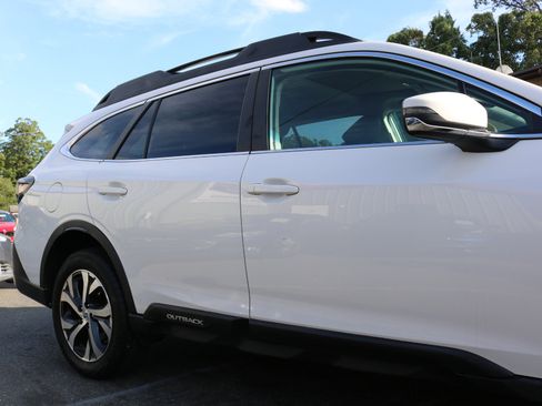 Used 2020 Subaru Outback Limited image 12