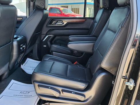 Used 2025 GMC Yukon XL Denali AWD/4WD image 23
