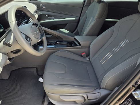 Certified 2025 Hyundai Elantra Sport FWD image 12