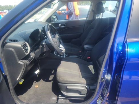 Used 2023 Hyundai Venue SEL FWD image 3