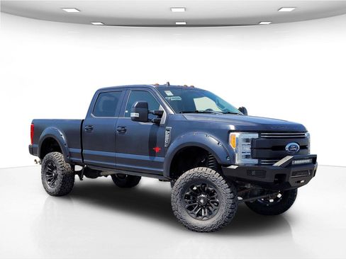 Used 2019 Ford F250 Lariat w/ Lariat Ultimate Package AWD/4WD image 2