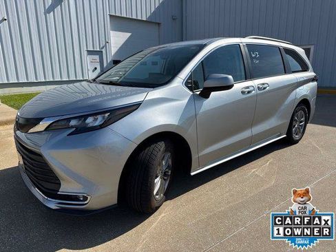 Certified 2024 Toyota Sienna XLE FWD image 1