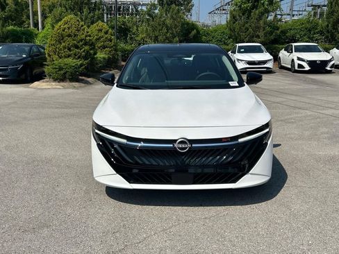 New 2027 Nissan Sentra SR w/ SR Premium Package FWD image 2