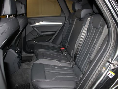 Certified 2025 Audi Q5 2.0T Premium w/ Convenience Plus Package image 20